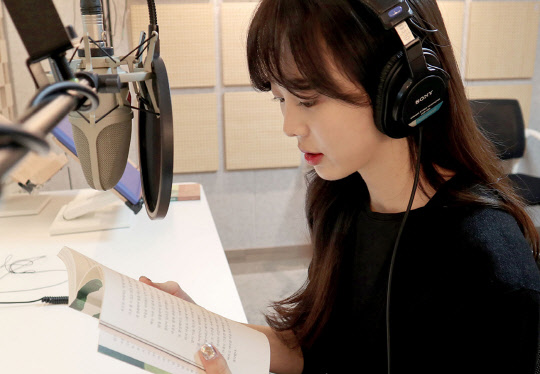 사진= 배우 금새록 오디언 오디오북 녹음 현장(오디언. 제공)